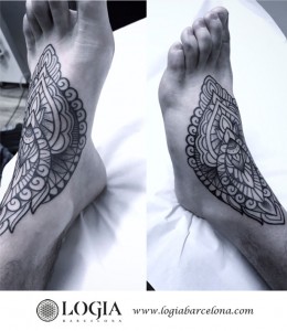 tatuaje-pie-mandala-Logia-Barcelona-Dasly   